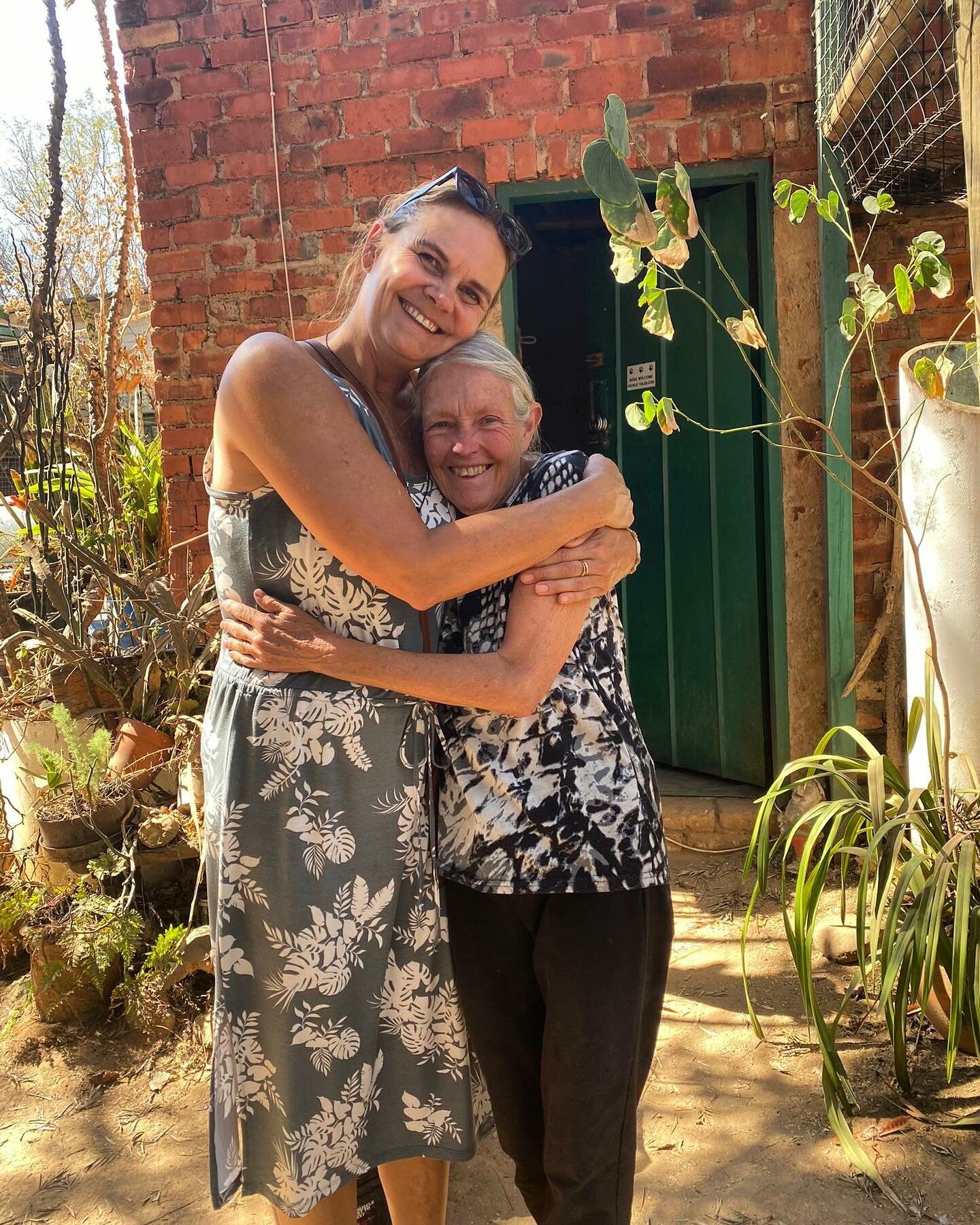 It always the best feeling when volunteers return for a visit . Thank you Angelique for coming back to see us again, 5 years after volunteering 😄. . #internationalprimaterescue #volunteering #getsinyourblood #sanctuarylife #animallovers #primatesanctuary #comeandjoinus #charity #southafrica #happydays
